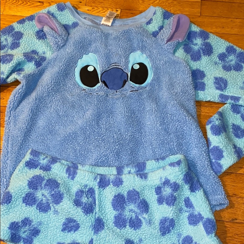 Hot Topic Disney stitch pajama set medium